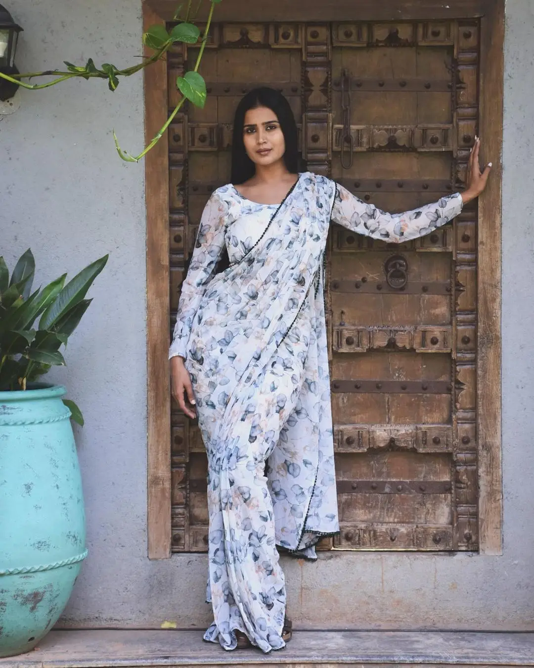 Indian Girl Kavya Shree In Traditional White Saree Blouse